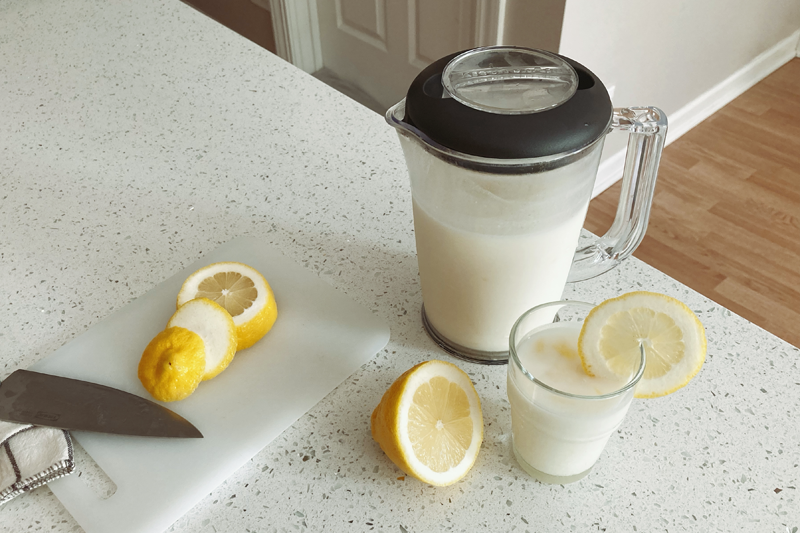 An additional photo of creamy lemonade, with a cutting board of lemon slices